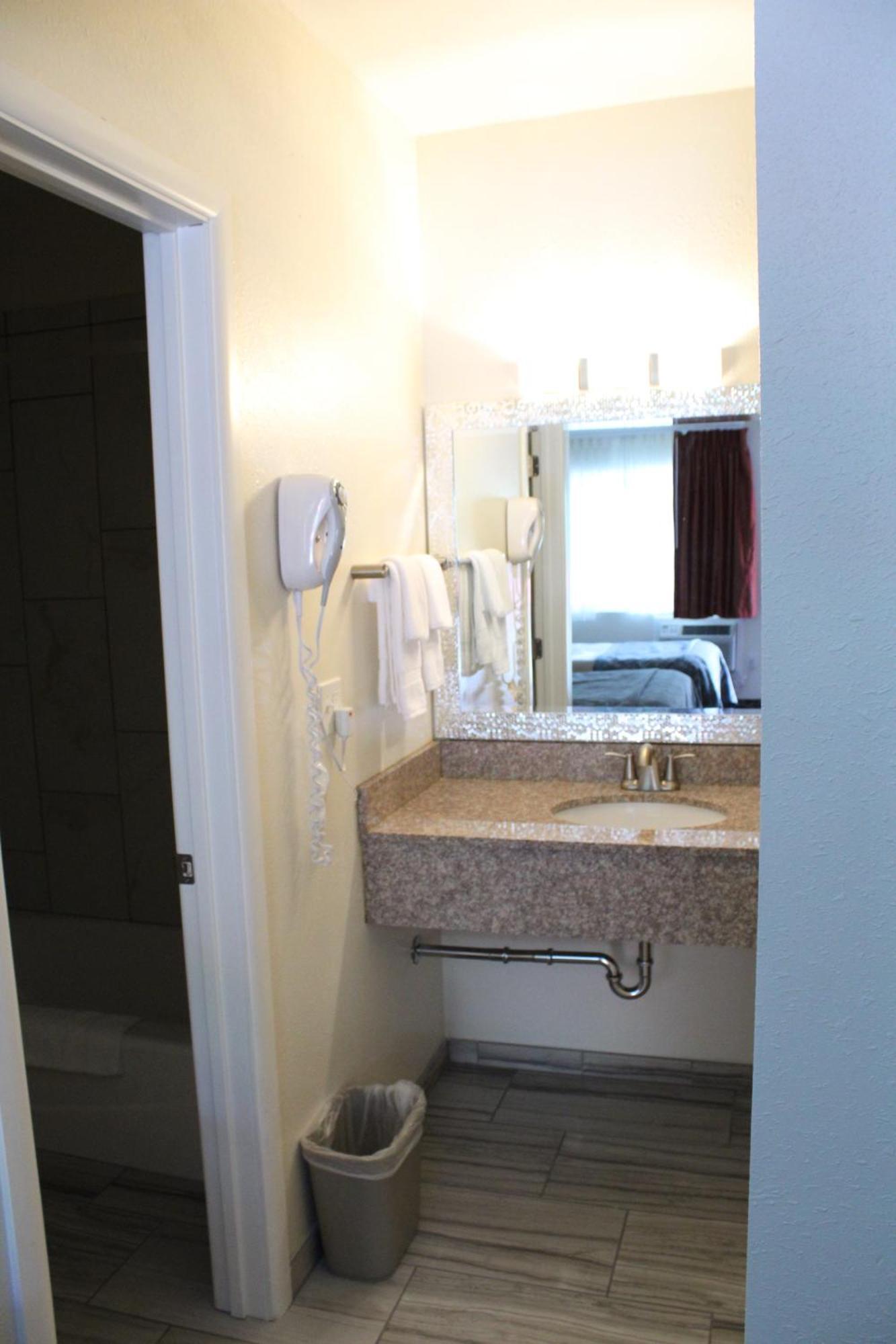 American Travel Inn Pullman Εξωτερικό φωτογραφία